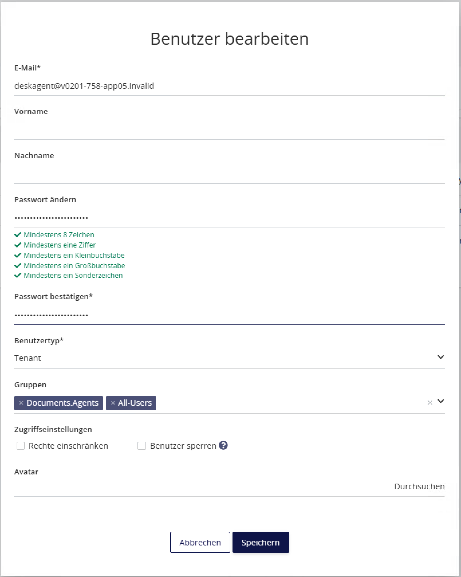 Dialog zur Bearbeitung eines Benutzers im User Management der STP-Cloud. Im Vordergrund ist ein Formular sichtbar mit Feldern für Passwortvergabe und einer Liste von Gruppen, darunter Documents.Agents, die ausgewählt werden kann. Die Schaltfläche Speichern ist unten rechts zu sehen.