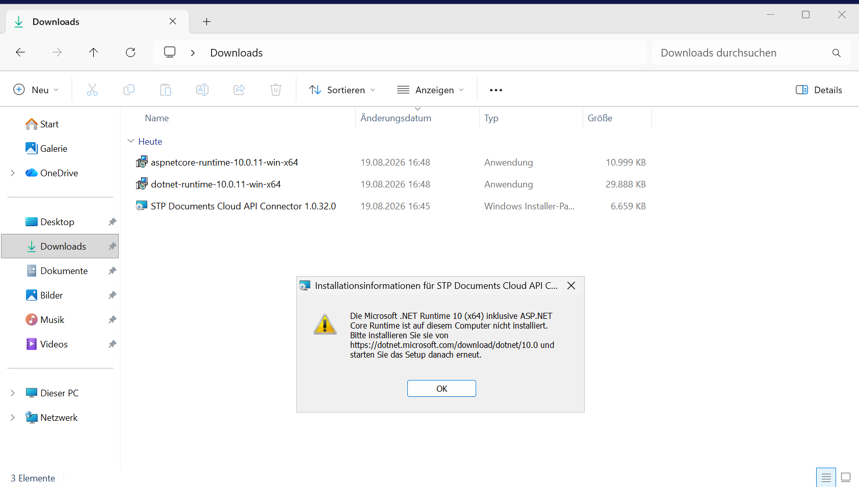 Downloadordner mit beiden Laufzeit-Installern und dem Installationspaket, daneben die Fehlermeldung über die fehlende .NET-Laufzeit